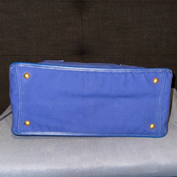 💙 Prada 💙 - Picture 14 of 16